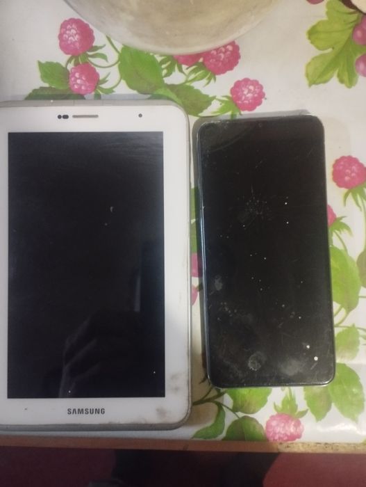 Продам два телефона