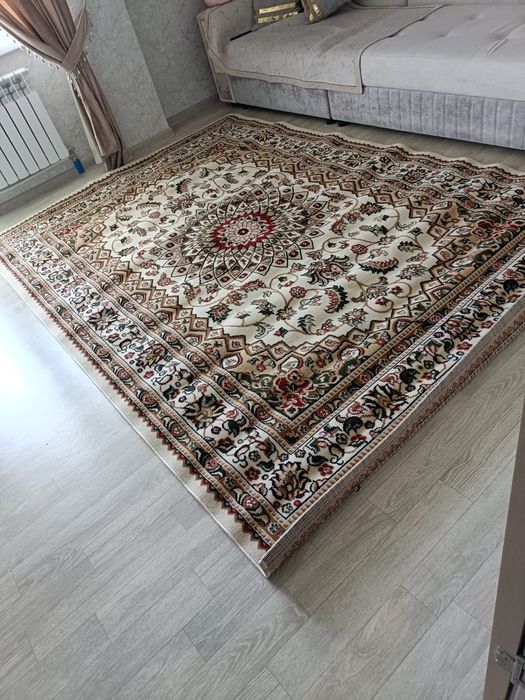 Продам ковёр 2х3