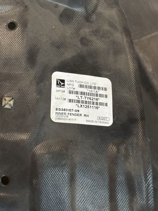 Подкрыльник передний правый es350