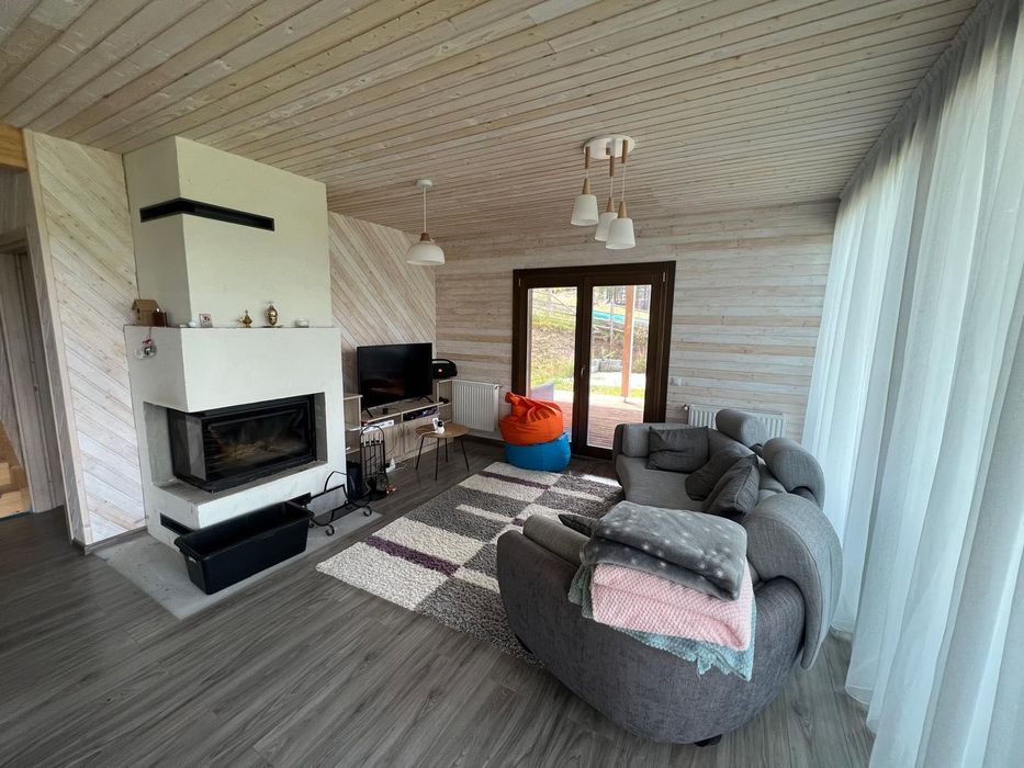 Vând cabană la Marisel