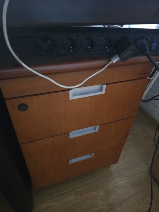 Продам стол кабинет