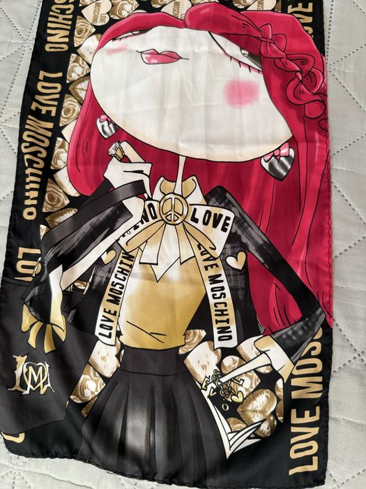 Шалче Love Moschino