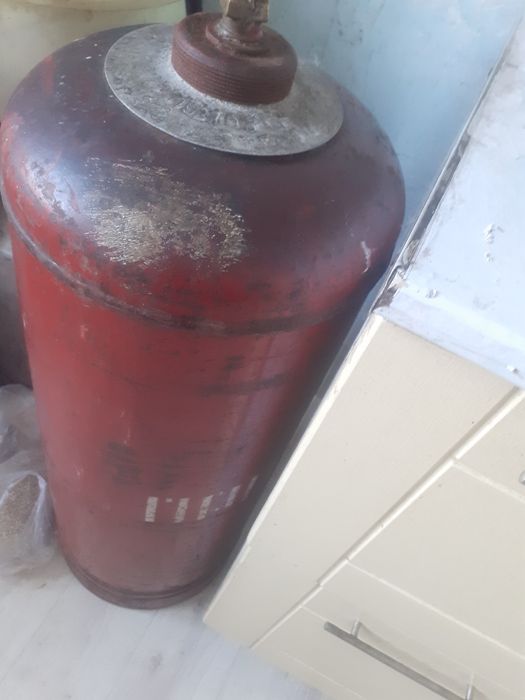 Газовый балоны по 11т в наличии 2шт чемодан 60т курт нов 54р 15т сап 6