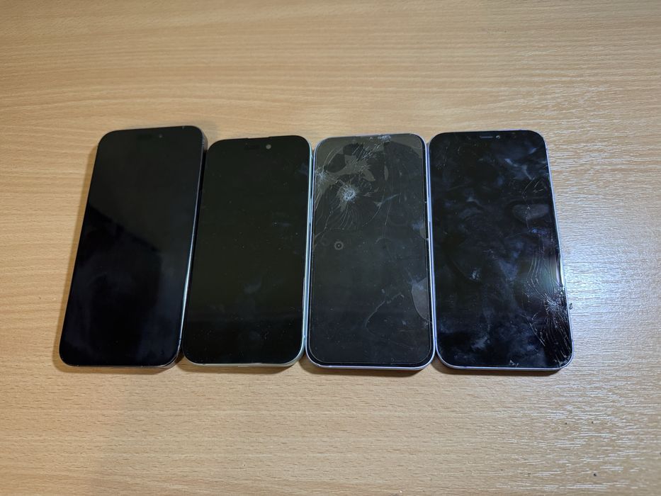 Пакет от 4 iPhone - за части