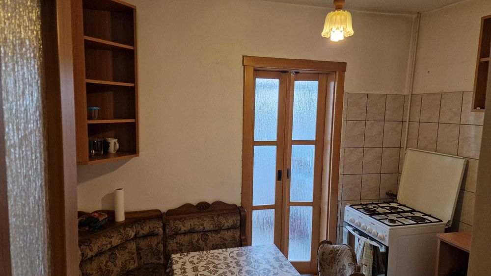 De inchiriat apartament cu 3 camere complet decomandat de la proprietar