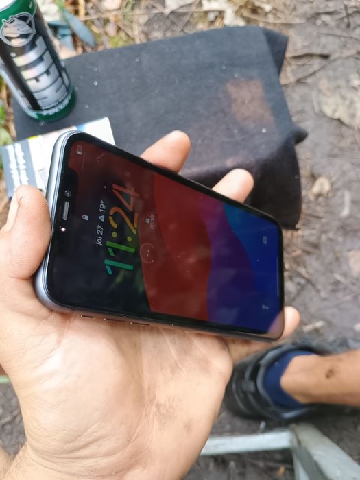 Vând iPhone 11 de 64 gb