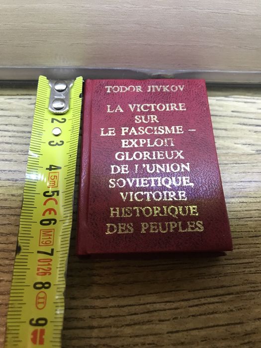 Рядка книга за Тодор Живков на френски език