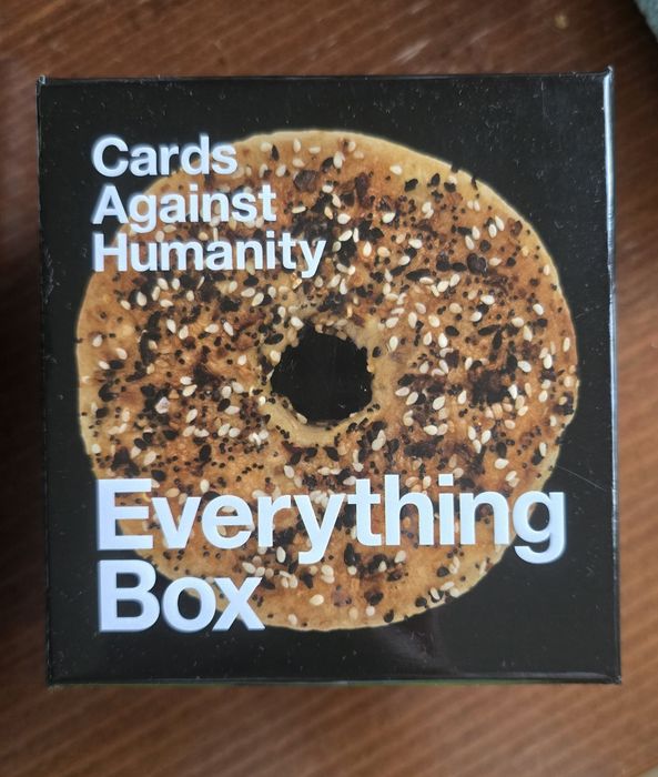 Игра Cards Against Humanity, Английски език