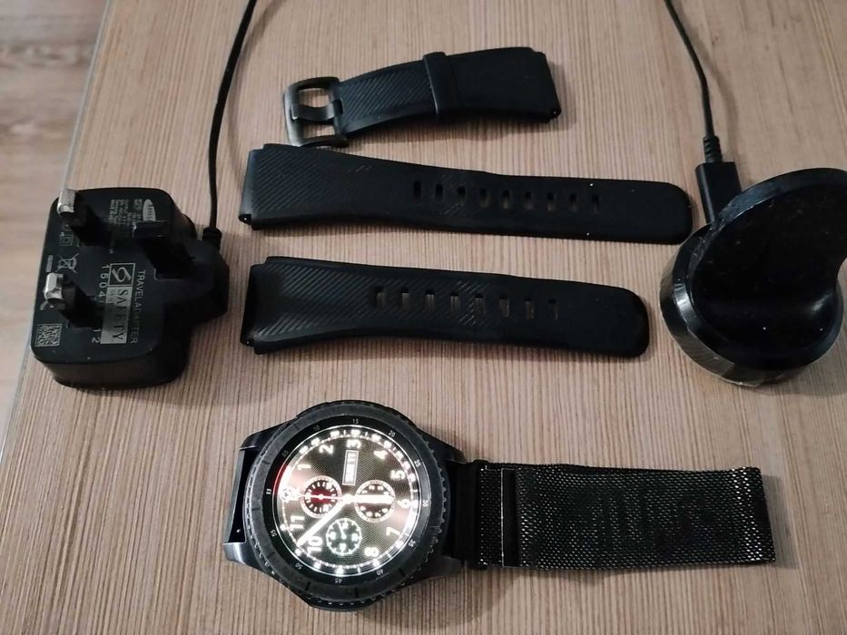 Смарт часовник Samsung Gear S3+ три броя верижки