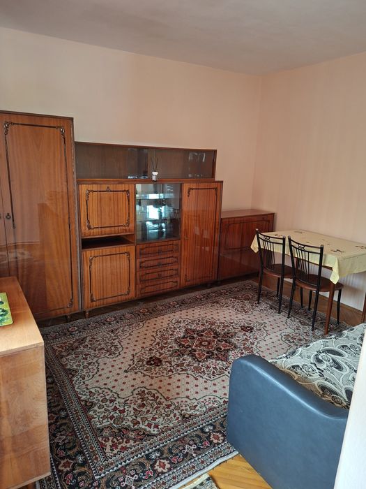Închiriez apartament