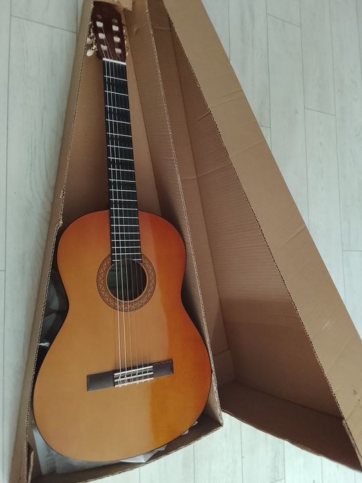 Продам гитара ямаха с-40
