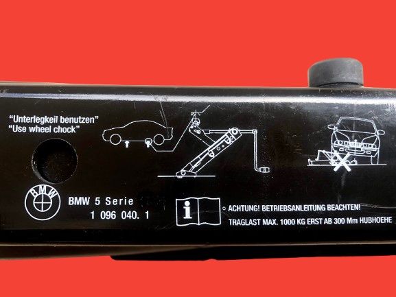 Топ Цена - 19.99€. Оригинален Механичен крик Scissor jack за  BMW 5-та серия - E39 - E60/E61. - 525i - 528i - 530i - 540i и M5. Както и Други модели