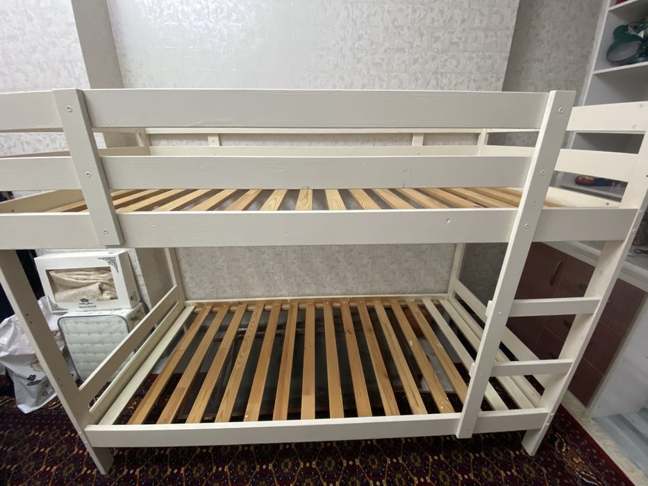 Двухэтажная кровать