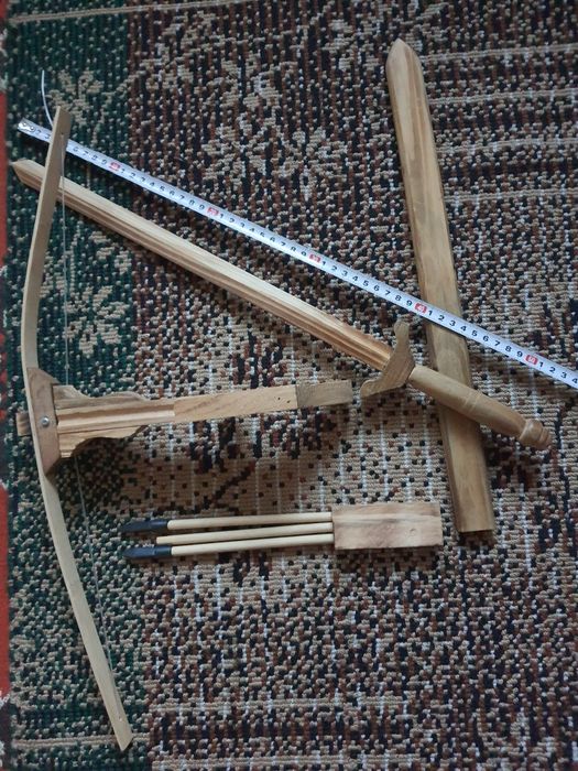 Дървен меч и арбалет по 20 лв