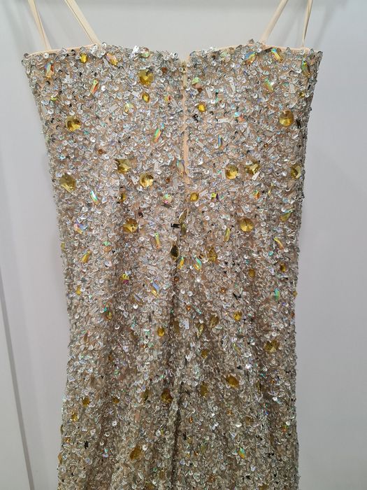 Вечернее платье со стразами