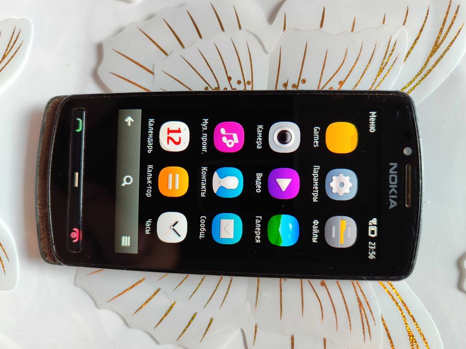Продаю Nokia 700