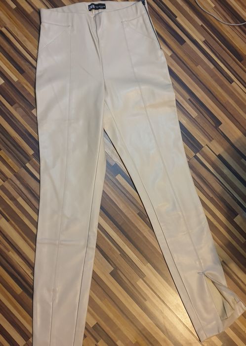 Pantaloni imitație de piele Zara