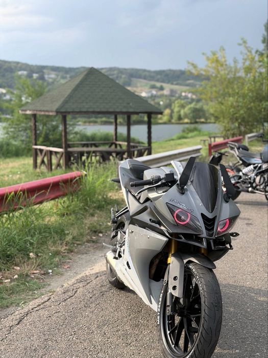 vand sau schimb yamaha yzf r125 2015