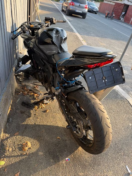 Dezmembrez kawasaki zx4r 2025