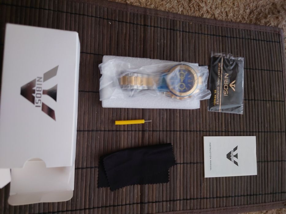 Мъжки луксозен кварцов часовник със сапфирено стъкло.