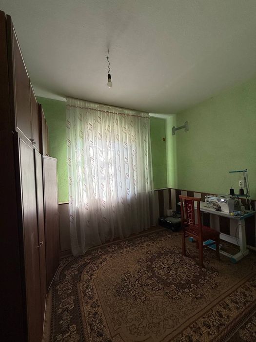 Ойбек махаллада ( Запчасть бозор) 6 хонали 9.5 сотк ли ховлили Уй соти