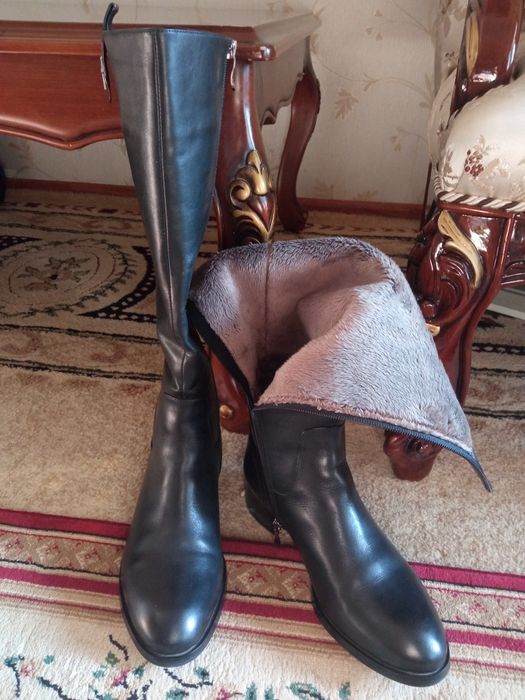 Продам кожаные сапоги-европейка