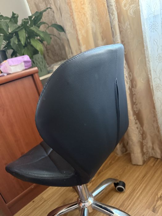 Продам кресло для мастеров