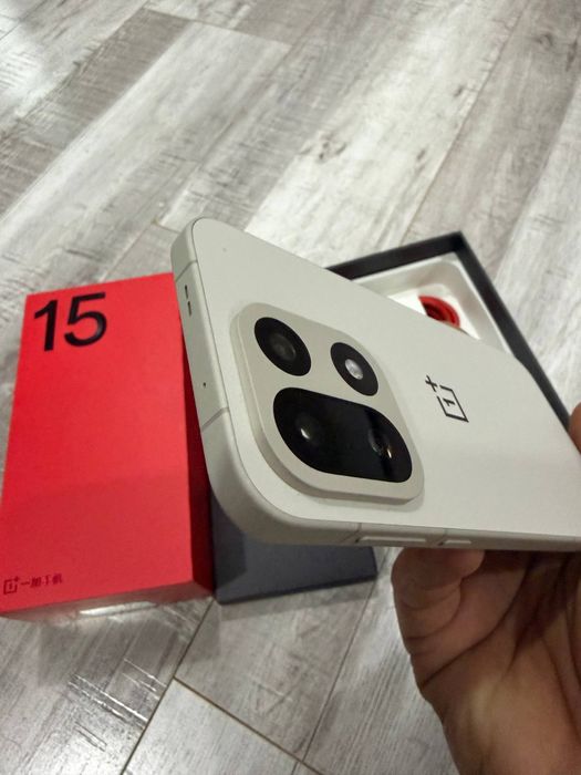 OnePlus 15.  256Gb