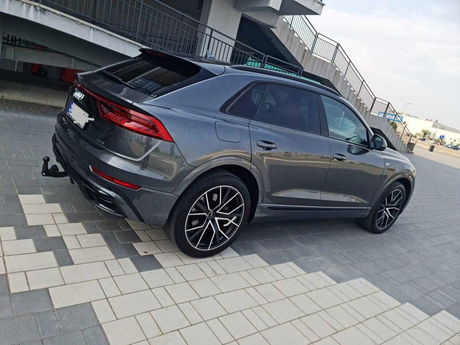 Vand Audi Q8 impecabil