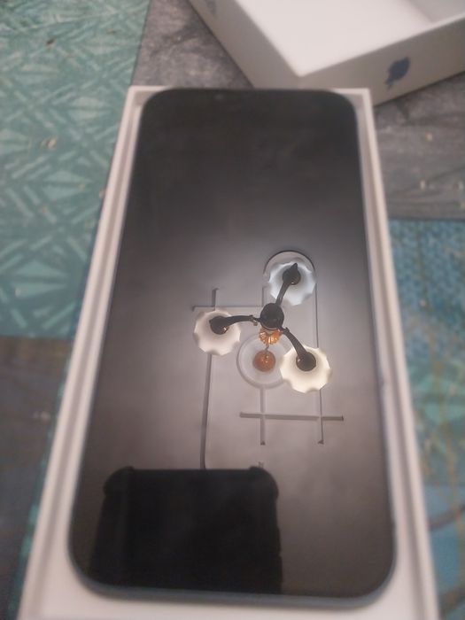 Продава се IPhone14 blue