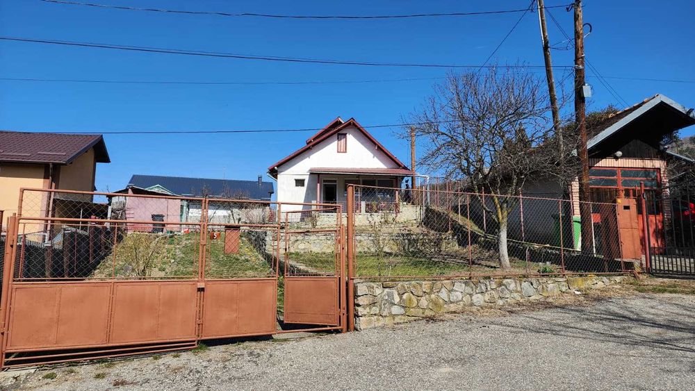 Casuta de la munte - se vinde casa + teren Moroeni, DB