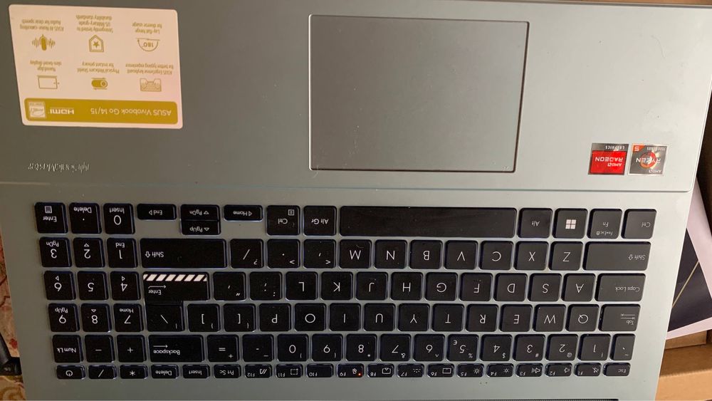 Asus vivobook sotiladi