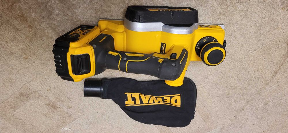 DeWalt rindea cu acumulator DCP580  Fara perii +acumulator 5Ah