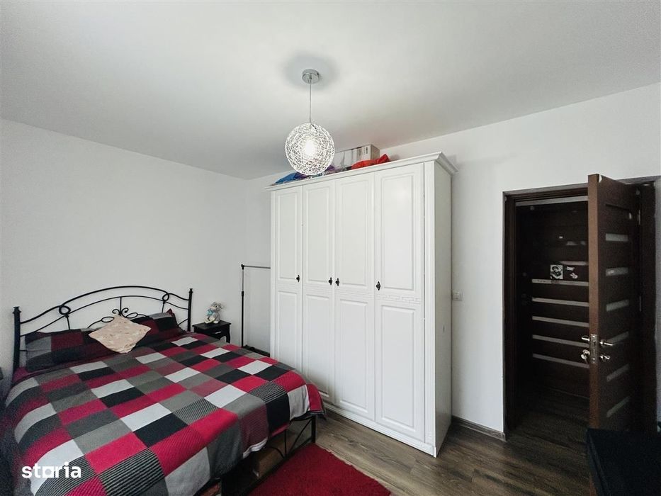 Apartament  modern 3 camere de vanzare, et. intermediar, balcon