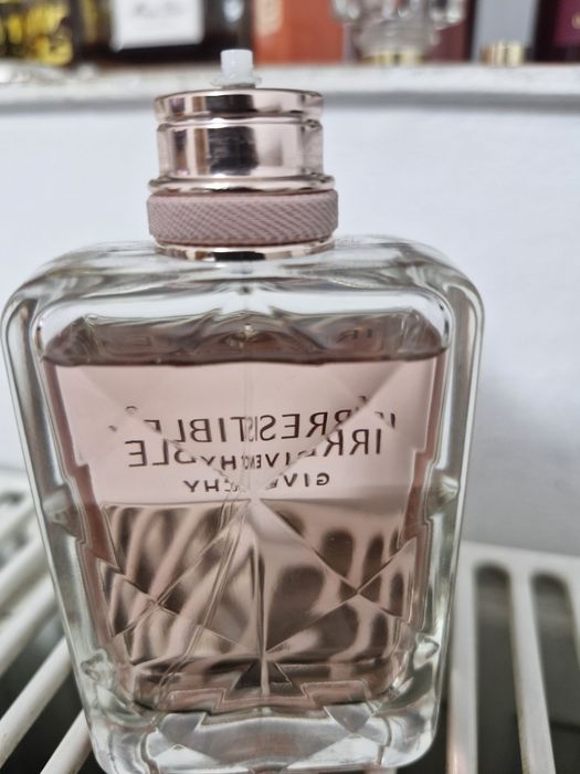 Vand parfumuri 100%originale din propria colectie