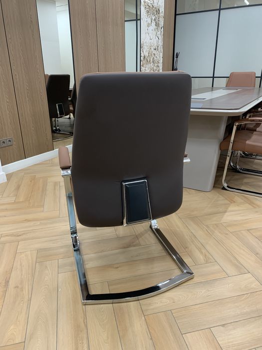 Офисная мебель стол со креслами