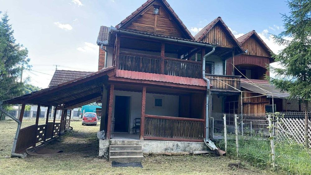 Casă de vacanță cu teren de 1000 mp.