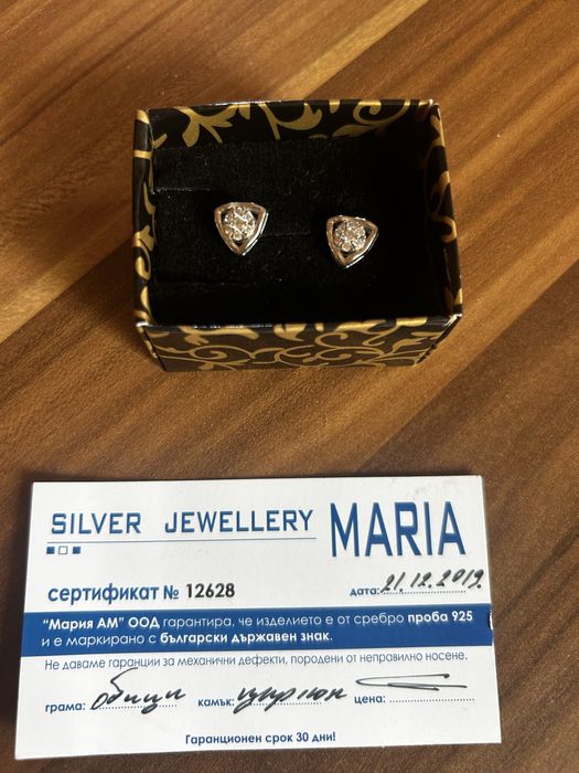 Обеци с винт с камък цирконии