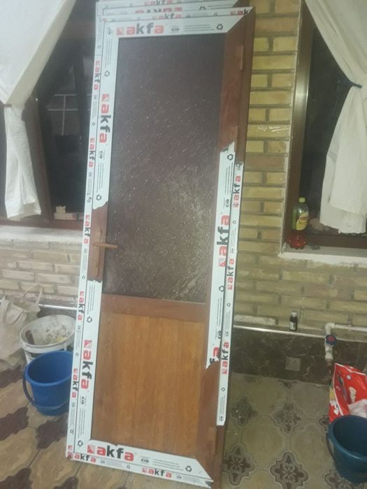 Eshik derazalar sotiladi