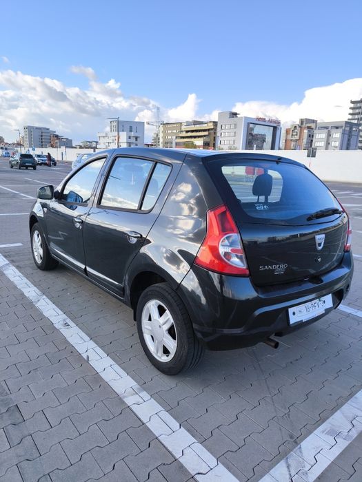 Vând Dacia Sandero Laureate 1.2 16V Black Line by Renault 2011 benzina