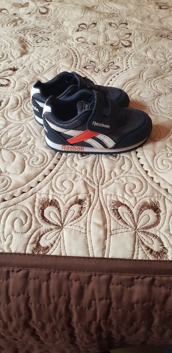 Vand adidasi reebok