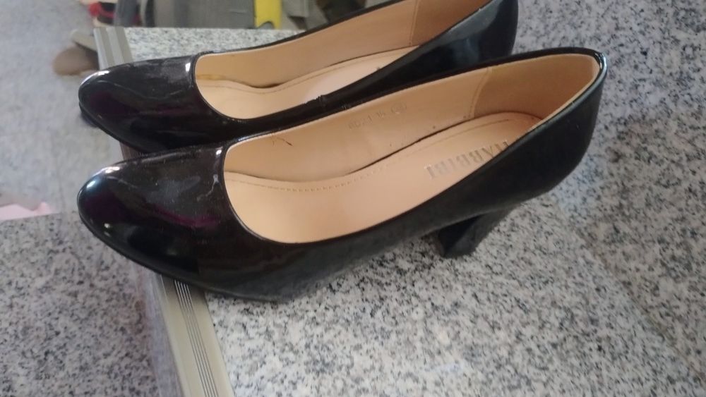 Pantofi lacuiti 37