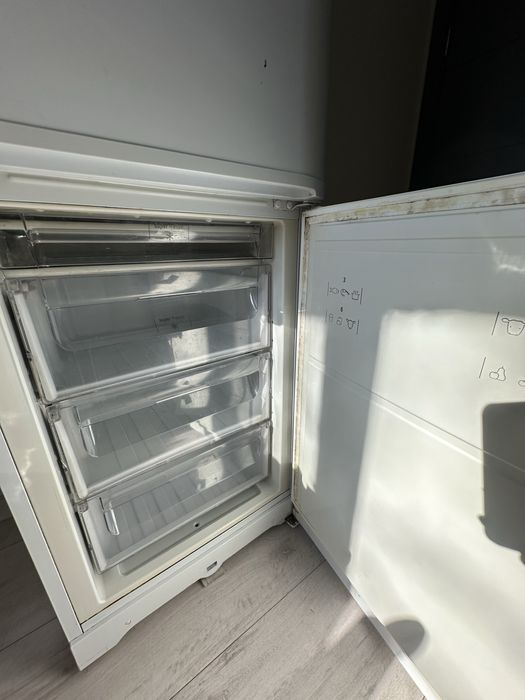 Холодильник АРИСТОН