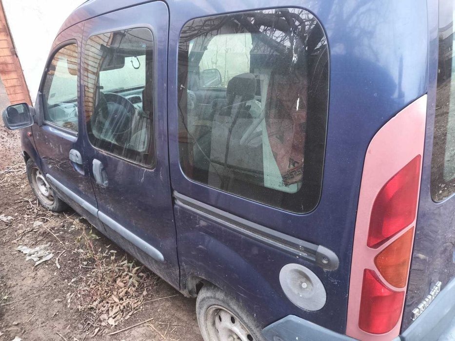 Продавам Рено Канго