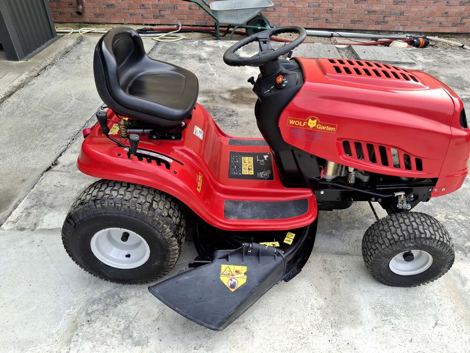 Vând  tractoraş gazon