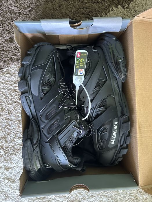 Balenciaga track