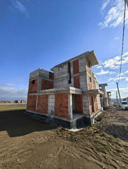 Къща в София, област-с.Гурмазово площ 320 цена 350000