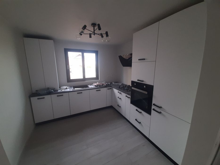 Casa Moderna( parcare&construcție)