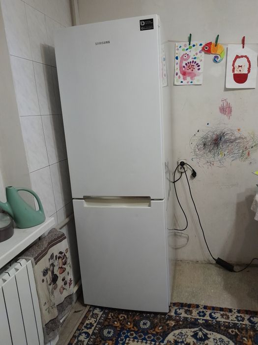 Холодильник Samsung