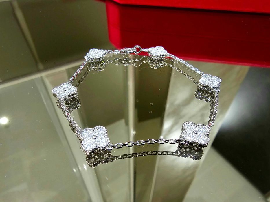 Van Cleef & Arpels VCA Silver 6 Motifs Sweet Alhambra Дамска Гривна